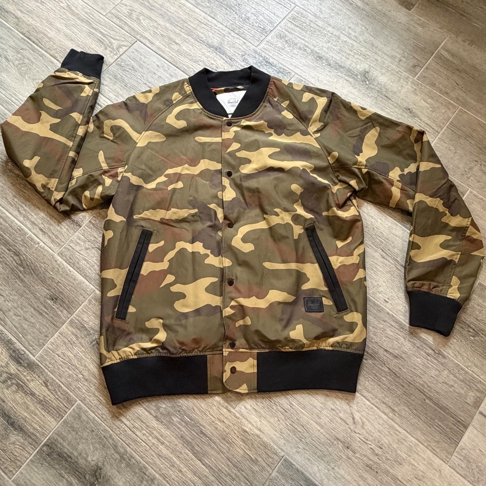 Herschel Supply Varsity Jacket
Woodland Camo Size Large NWT